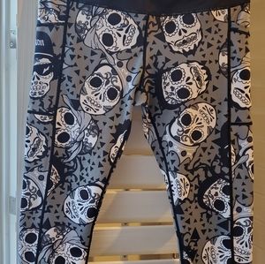 Med CVG skull capris